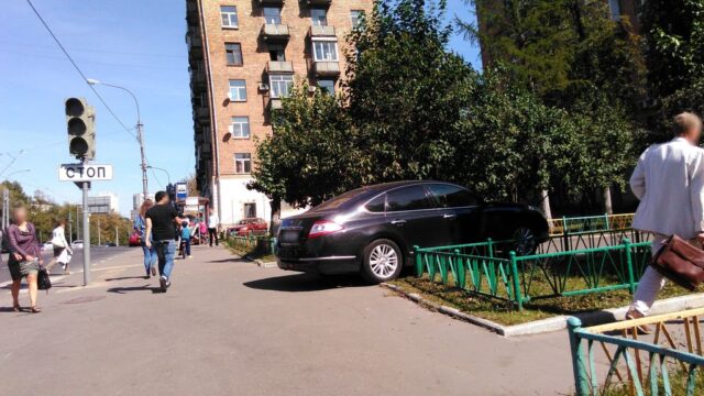 Улица Вавилова, 17