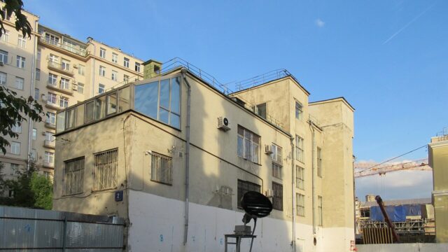 Улица Серафимовича, 2