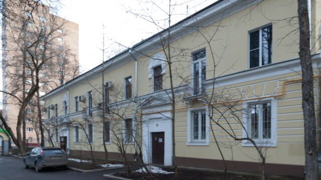 Фасад дома: улица Маршала Бирюзова, дом 23
