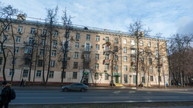 Фасад дома: улица Маршала Бирюзова, дом 26