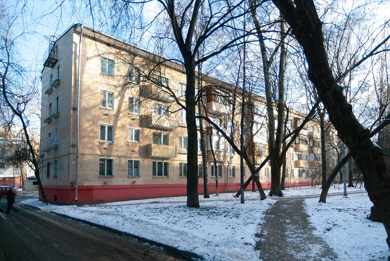 сталинка с двухкомнатными квартирами, Проспект 60-летия Октября, 27к2, 1957 года постройки