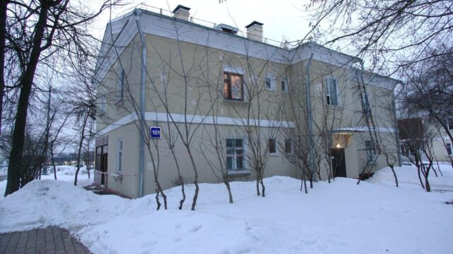 Фасад дома: посёлок Коммунарка, дом 102