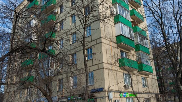 Фасад дома: проспект 60-летия Октября, дом 31/18, корпус 1