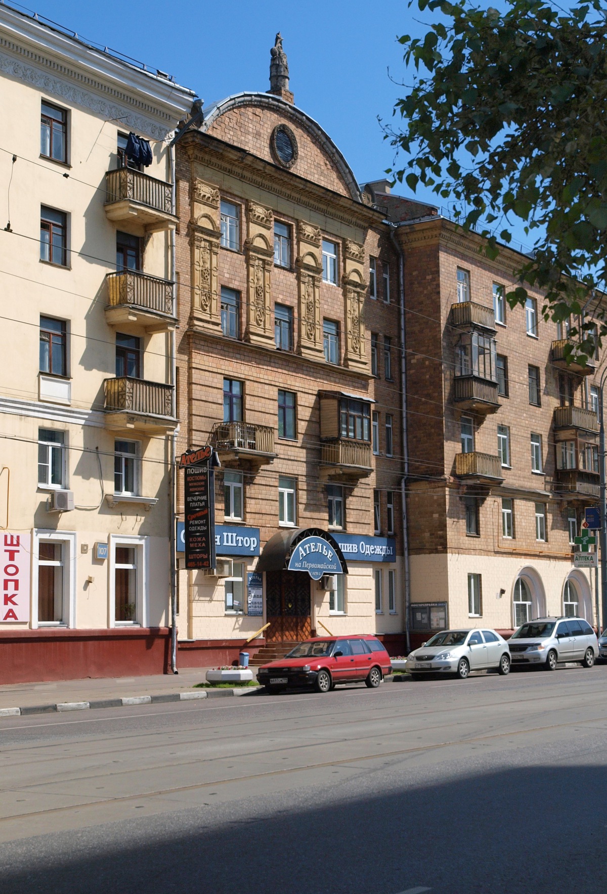 сталинка — окна жилого дома, Первомайская улица, 107, 1953 года постройки