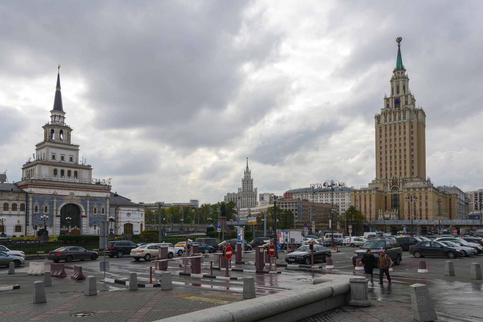 Сталинские высотки у Красных Ворот и гостиница Ленинградская в панораме Москвы