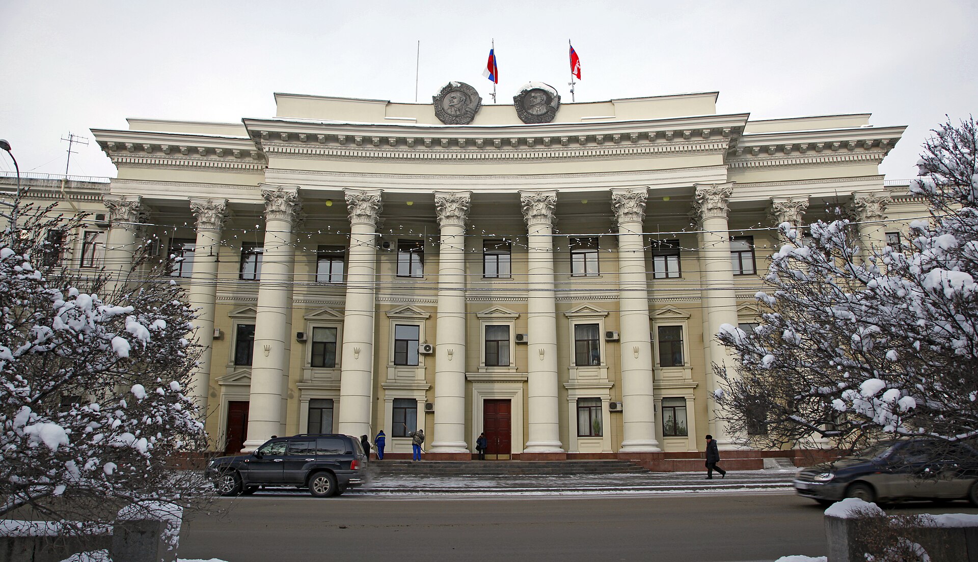 Сталинский жилой дом в российском городе
