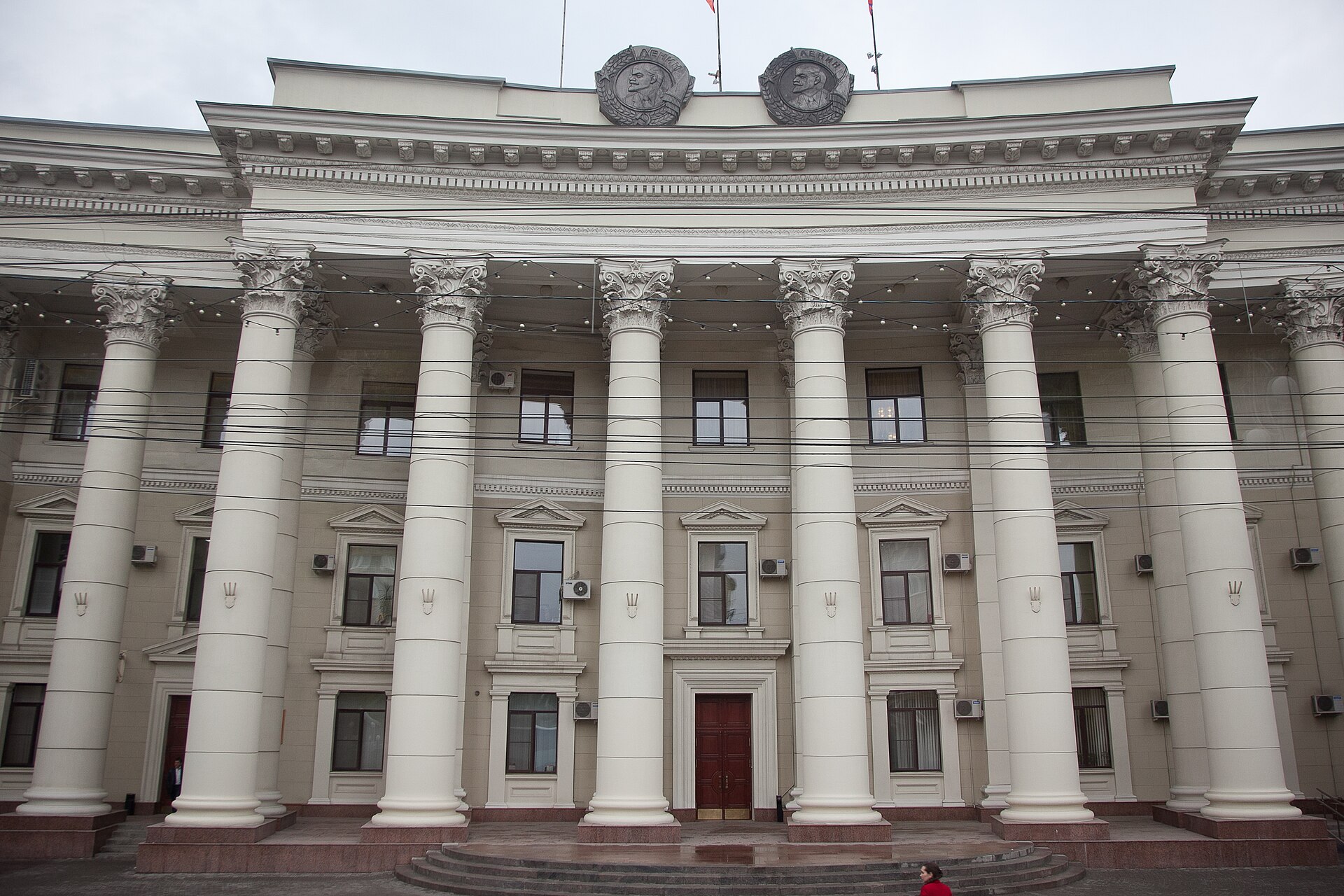 Сталинский жилой дом в российском городе