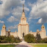 Главное здание МГУ на Воробьёвых горах — самая высокая сталинская высотка